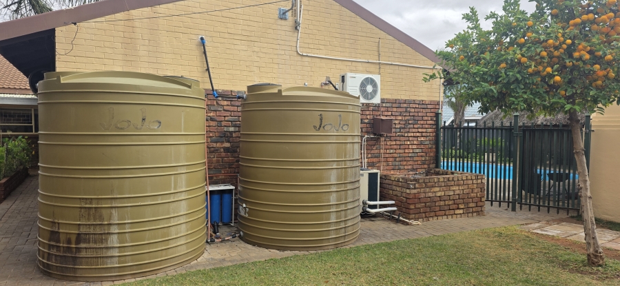 4 Bedroom Property for Sale in Hillcrest Northern Cape